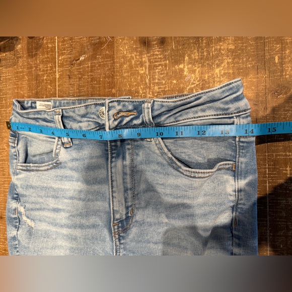 American Eagle Distresses Super Hi-Rise Jeggings - Picture 12 of 13